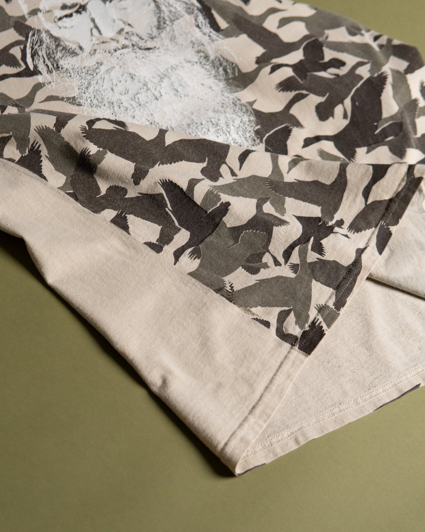 "DUCK DYNASTY" Bird Camo Portrait T-Shirt
